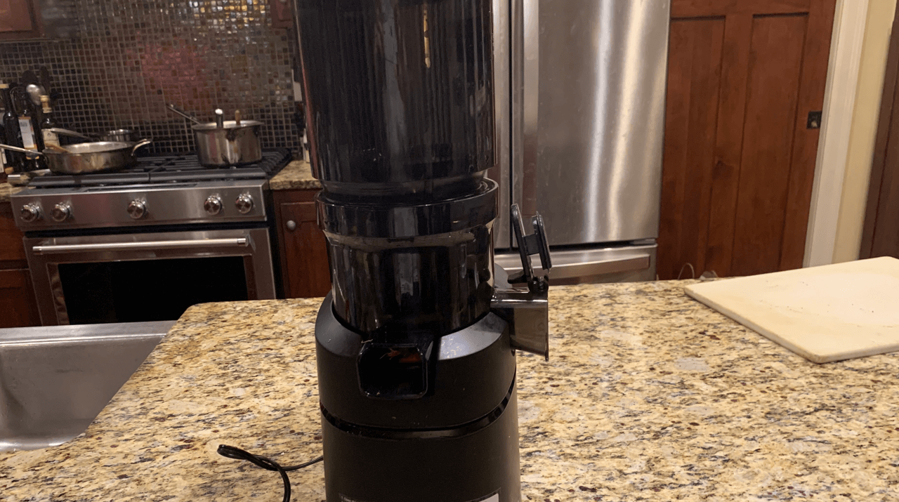 A picture of the AMZCHEF Juicer