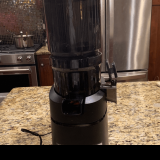 A picture of the AMZCHEF Juicer